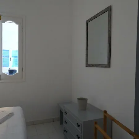 Nama House Nyaraló Monólithosz